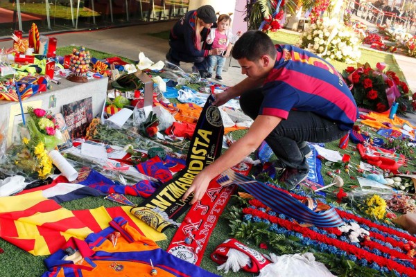 Así se despide la afición del Barcelona de Johan Cruyff en el Camp Nou