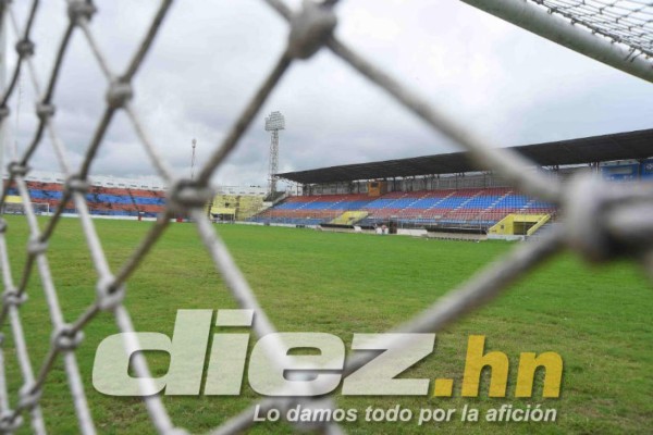 EN FOTOS: Abandonado y viejo, así luce el triste estadio de La Ceiba