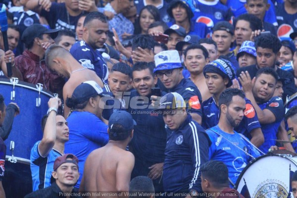 NO SE VIO: Los ladrillos, la furia de Manolo y Amado en la barra del Motagua