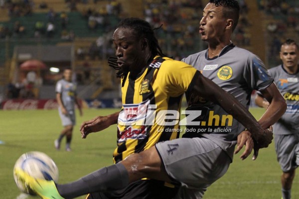 Con triplete de Cardozo Real España vence a Parrillas One.