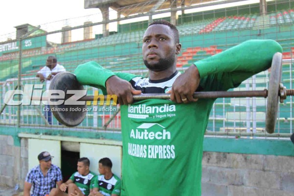 Bromas, en moto y pasillo en el entreno del Marathón previo a la Gran Final