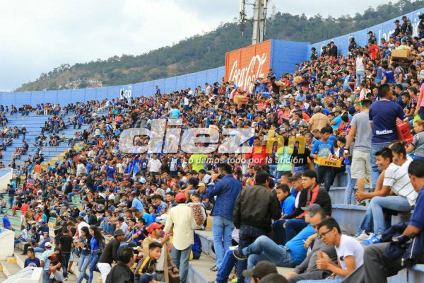 ¡IMPRESIONANTE! La afición de Motagua llena el Nacional en la final ante Platense