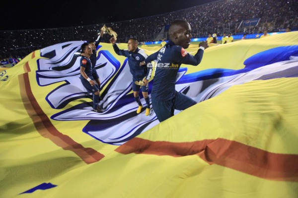 ¡Del llanto de tristeza a la felicidad! Rubilio Castillo cierra un semestre agridulce