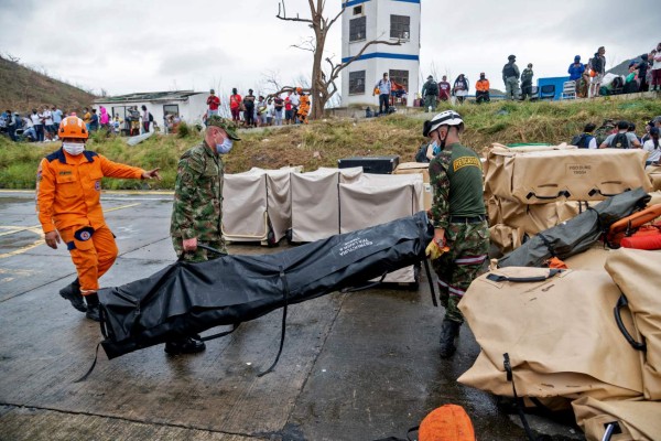 Iota se degrada a depresión tropical en El Salvador, pero suma una decena de muertos