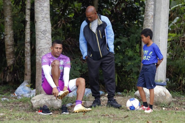 Fotos: Carlo Costly vuelve a sudar la camisa del Platense 14 años después de su debut