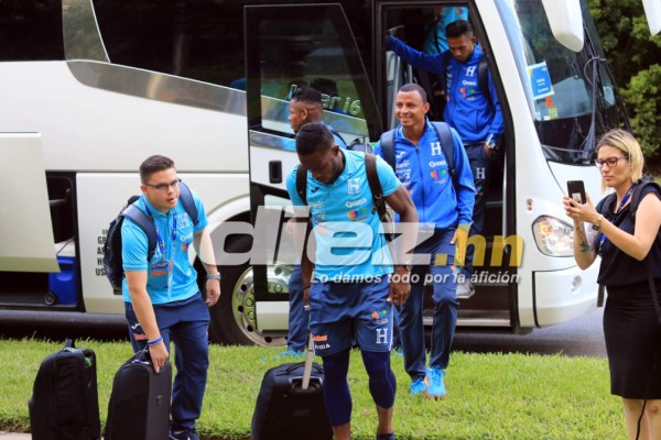 ¿Quién es la chica del tatuaje? Las imágenes de la llegada de Honduras a Houston&nbsp;&nbsp;