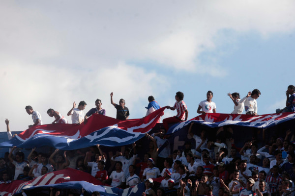 Barras de Olimpia y Motagua protagonizaron otro hecho bochornoso en Tegucigalpa.