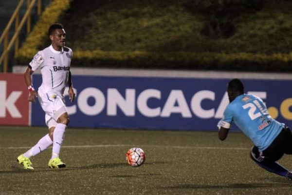 El panameño Blackburn refuerza la delantera del The Strongest