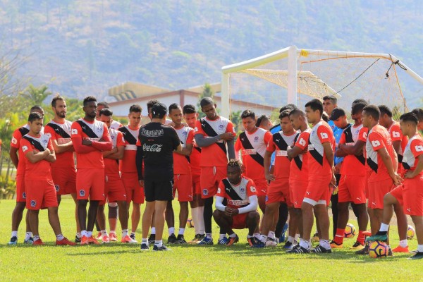 FICHAJES: Marathón blinda a su joya y anuncia fichaje; Olimpia va por 'Camello”