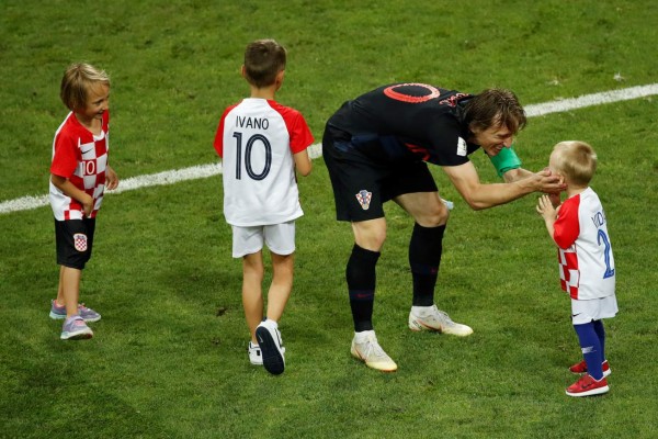 No se vio en TV: Rakitic rompe en llanto y el dolor de los rusos por decir adiós al Mundial