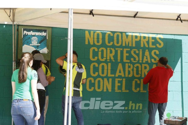 NO SE VIO EN TV: La disputa de Chino López por una botella de cerveza y el júbilo en el Yankel