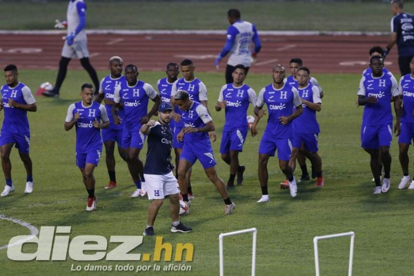 Llegan más jugadores, Quioto es noticia y quién es la bella chica: Así fue el entreno de Honduras