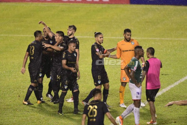 NO VISTE EN TV: Caras tristes en Marathón; festejo chapín en el Olímpico y pleito con Costly