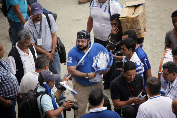 ¡La afición hondureña llenó el estadio Olímpico! .