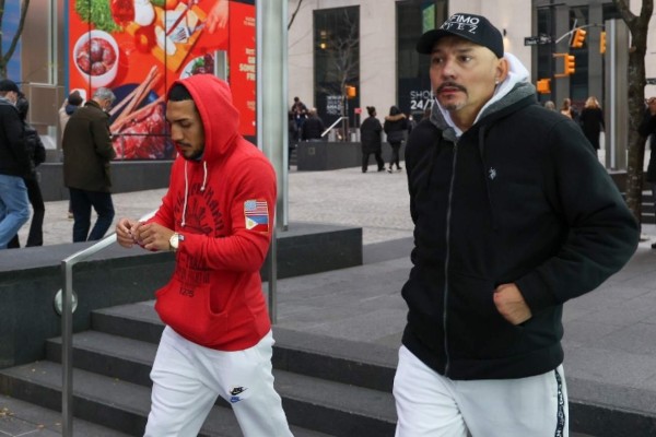 En medio del frío y de compras, Teófimo López arriba a Nueva York para noquear a George Kambosos