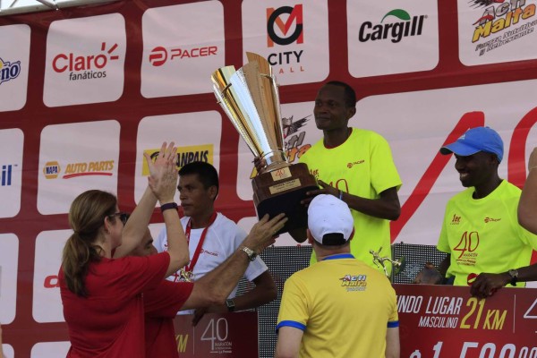 Espectacular jornada atlética en 40 Maratón Internacional de La Prensa