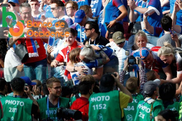 CURIOSAS: La celebración de Islandia con sus mujeres e hinchas y la tristeza de los argentinos