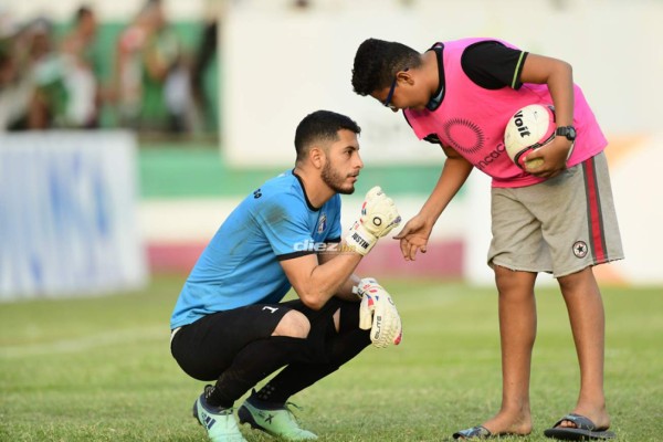 No viste en TV: Emotivo abrazo, lágrimas y consuelo en inicio de fecha 17