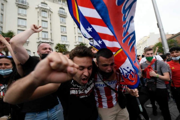 Desafian al Covid-19 y muere un hincha: Así fue el loco festejo tras consagración del Atlético en la liga española