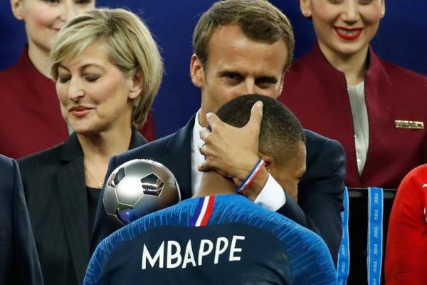LOCURA: El beso a Mbappé, el delirio de Deschamps y la celebración de Francia