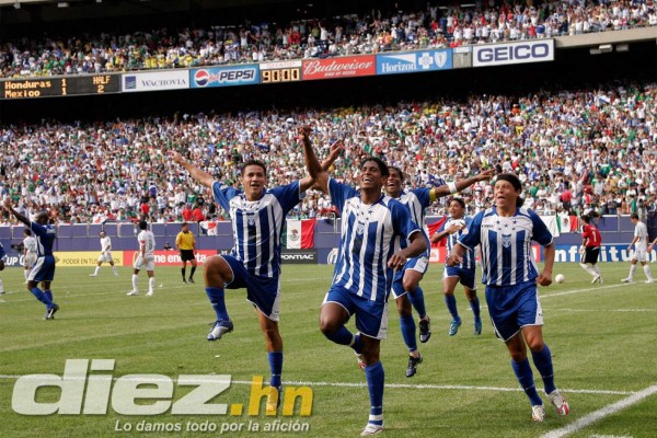 27 celebraciones inolvidables de Carlo Costly en su carrera
