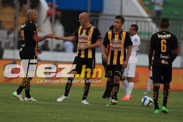Así se despidió Julio 'Palomo” Rodríguez en su último partido con Real España.