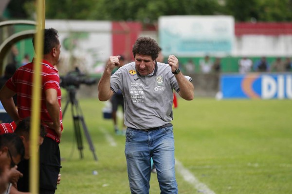 ¡NO SE VIO EN TV! Lindas chicas, la lluvia y la fiel afición en la jornada 13