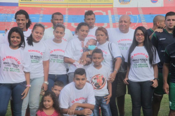 FOTOS: Arnold Peralta vivirá por siempre en el corazón del Murcia y del Vida