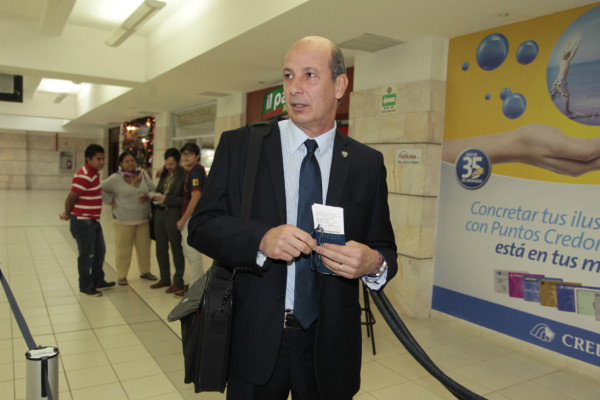 Selección de Honduras viaja a Houston a partido amistoso ante Perú.