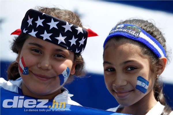 Los aficionados hondureños en el Gillette Stadium de Boston