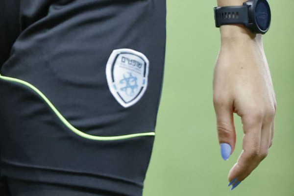 Así es Sapir Berman, una árbitra transexual que dirigió por primera vez un partido en Israel