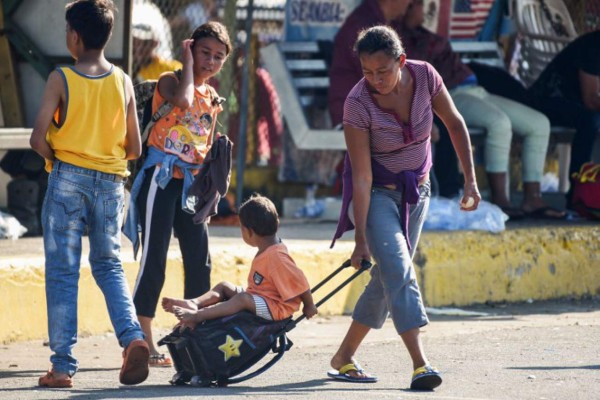 FOTOS: Desmayadas, frío y mucho sufrimiento en caravana de migrantes