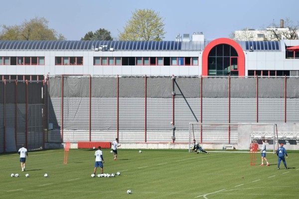 ¿Y el coronavirus? Sin abrazos y en grupos, así fue el entrenamiento del Bayern Munich