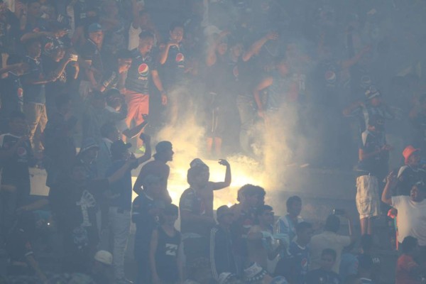 Las otras fotos que no viste del Motagua-Olimpia que terminó en caos