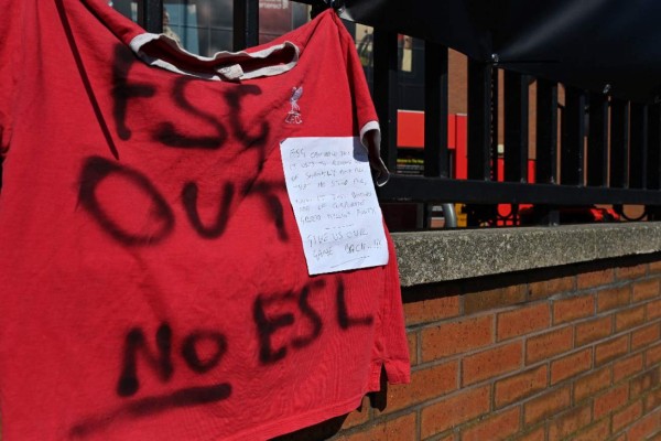 ''Descanse en paz el Manchester City'': afición inglesa toma los estadios y estalla por la Superliga europea