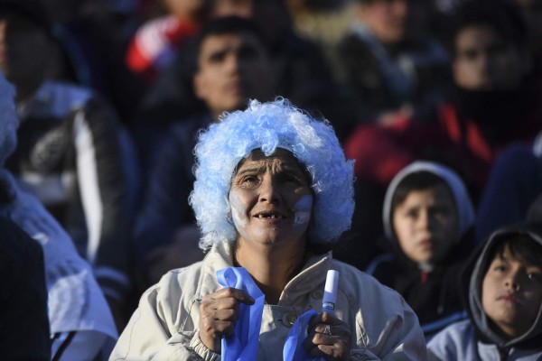 FOTOS: Llanto y desolación de los argentinos tras la derrota contra Croacia