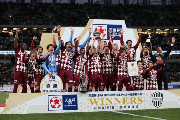 Emotiva despedida: David Villa se retira del fútbol siendo campeón en Japón y junto a Iniesta