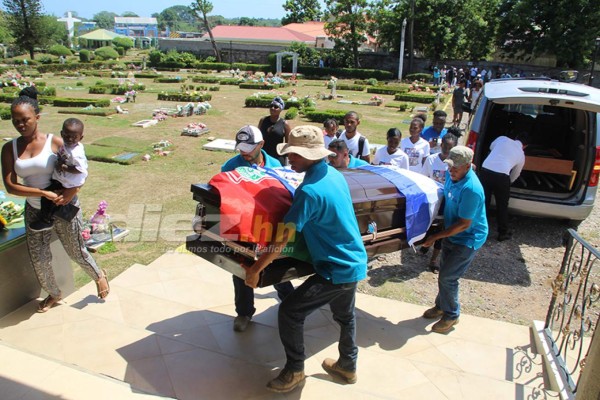 FOTOS: Las desgarradoras imágenes en el sepelio de Walter 'Pery' Martínez