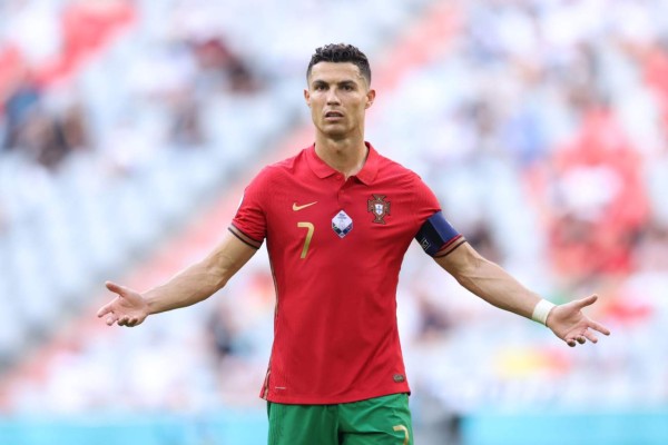 No se vio: El enojo de Cristiano Ronaldo, su reencuentro con Kroos y regaló su camisa a un aficionado