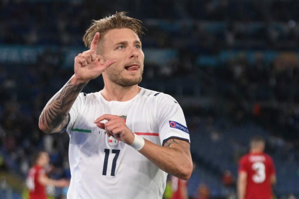 FOTOS: Las bellezas que adornaron el inicio de la Eurocopa 2021 y el balón llegó en 'carrito'&nbsp;&nbsp;