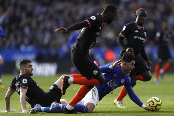 Leicester salva el empate y evita que se le acerque el Chelsea