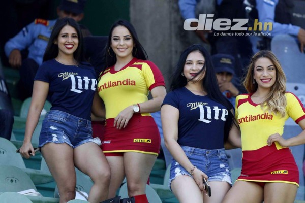 ¡La chela, la colocha y la pelo negro! Hermosuras en el Yankel Rosenthal