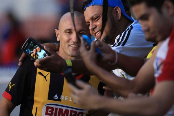 Así se despidió Julio 'Palomo” Rodríguez en su último partido con Real España.