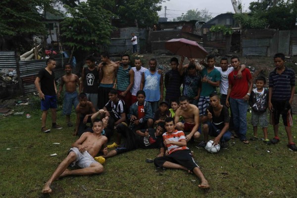 FOTOS: Así es un partido en un bordo de Honduras