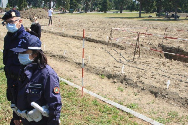 Así es el Campo 87: El cementerio donde entierran a las víctimas del coronavirus que nadie reclama