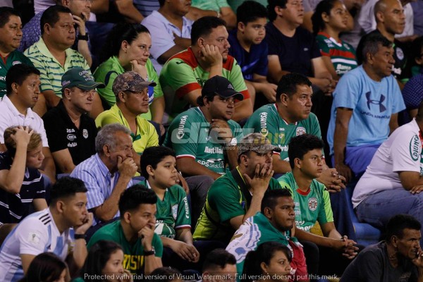 NO SE VIO EN TV: Tristeza, frustración y rabia en Marathón tras la goleada