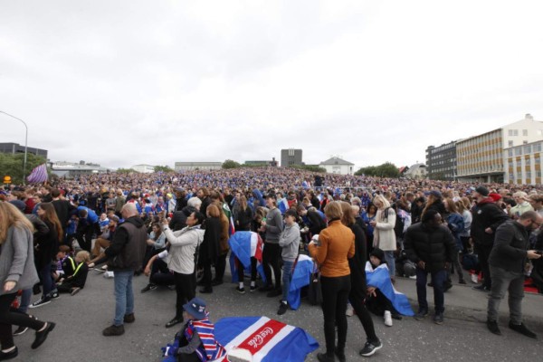 FOTOS: Locura en Islandia con el pase a cuartos de final