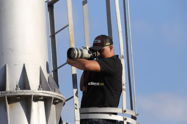 El fuerte choque de Melissa Pastrana y el desalojo en el estadio Carlos Miranda