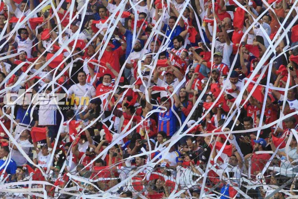 Llenazo en el Nacional y las personalidades que se hicieron presente en el Olimpia-Marathón