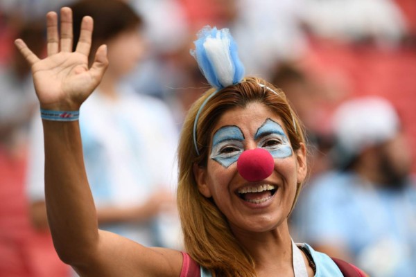 ¡HERMOSAS! Las bellas chicas en el juego entre Francia y Argentina en Rusia 2018